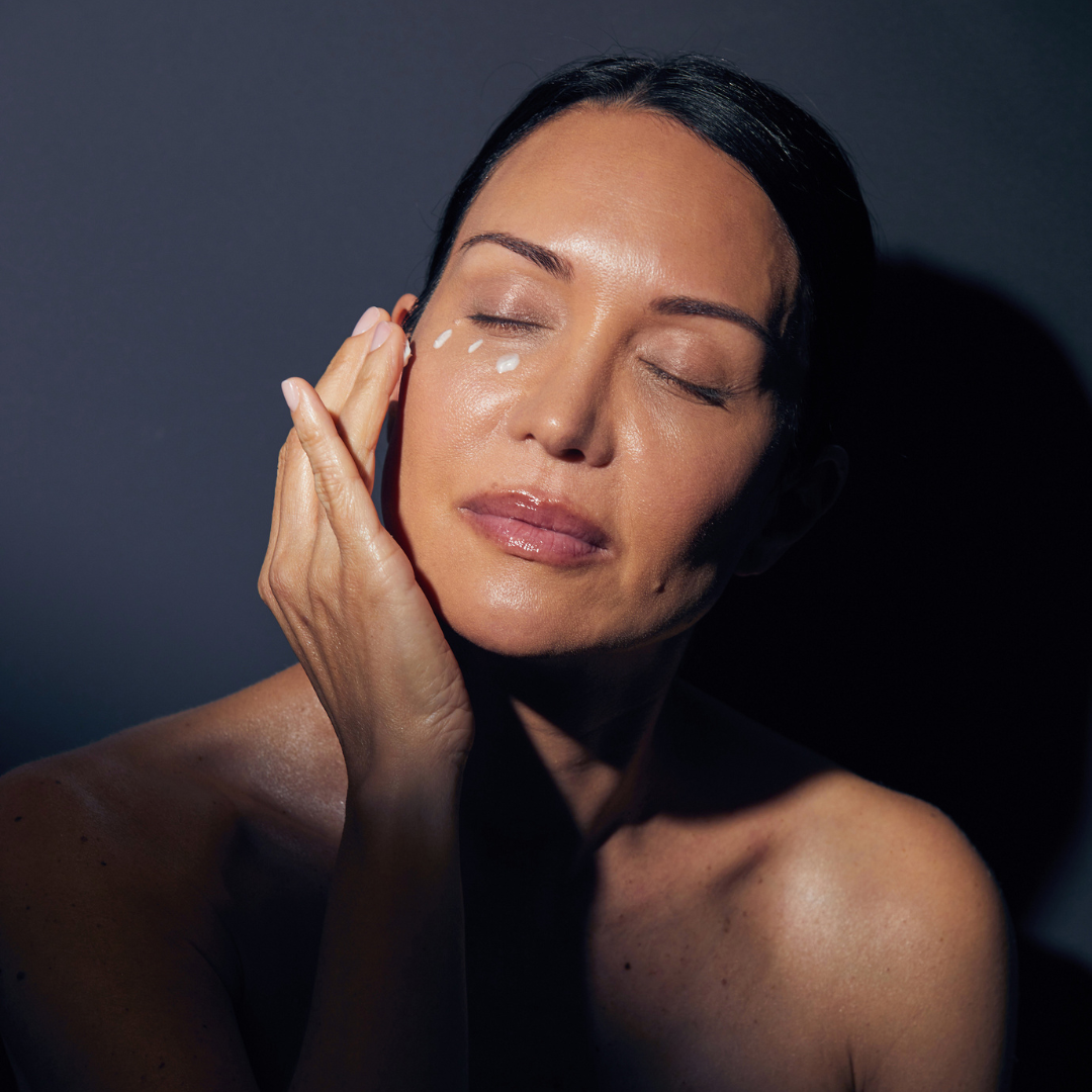 Glycation Ageing model applying eye serum